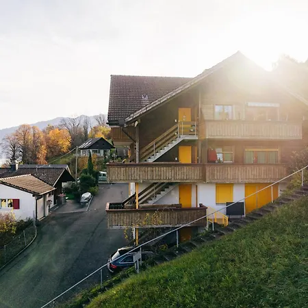 Steamboat In See- Und Bergnähe, 4 Gäste, Balkon Mit Aussicht Faulensee